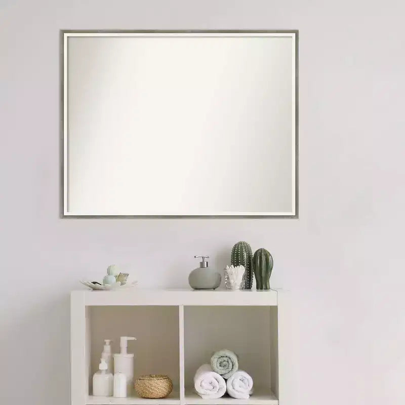 Miroir mural de salle de bain Lucie Wood sans biseau argenté de 29 po x 23 po : Rectangulaire moderne, quincaillerie de montage incluse