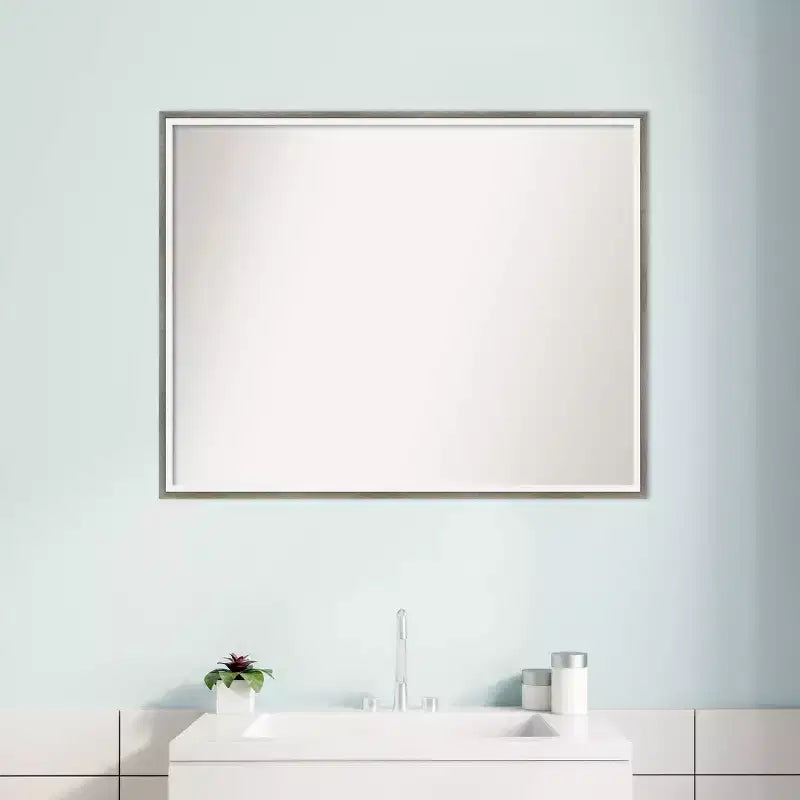 Miroir mural de salle de bain Lucie Wood sans biseau argenté de 29 po x 23 po : Rectangulaire moderne, quincaillerie de montage incluse