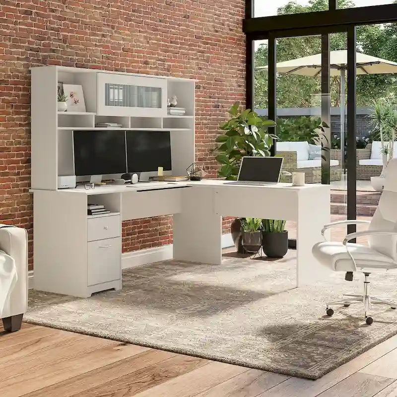 Bureau d'ordinateur en L de 72 po avec huche et tiroirs par Bush Furniture