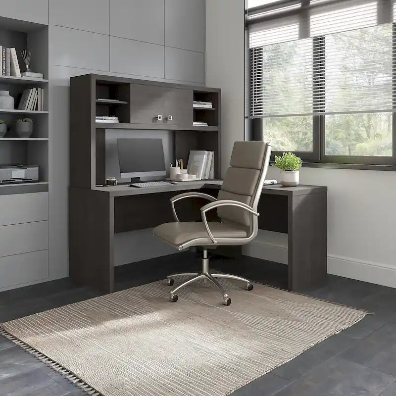 Bureau d'angle Echo avec huche par Bush Business Furniture