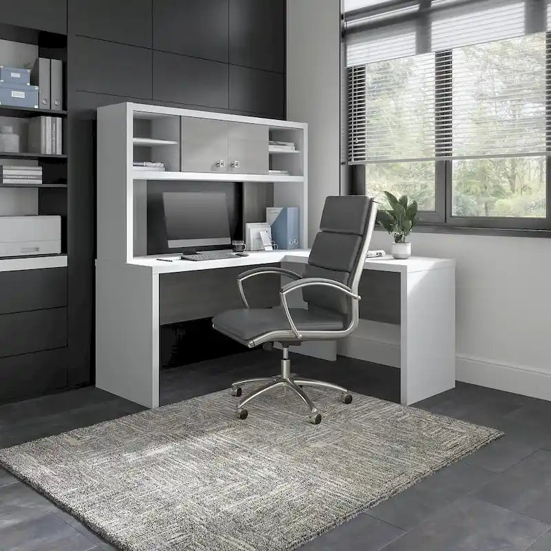 Bureau d'angle Echo avec huche par Bush Business Furniture