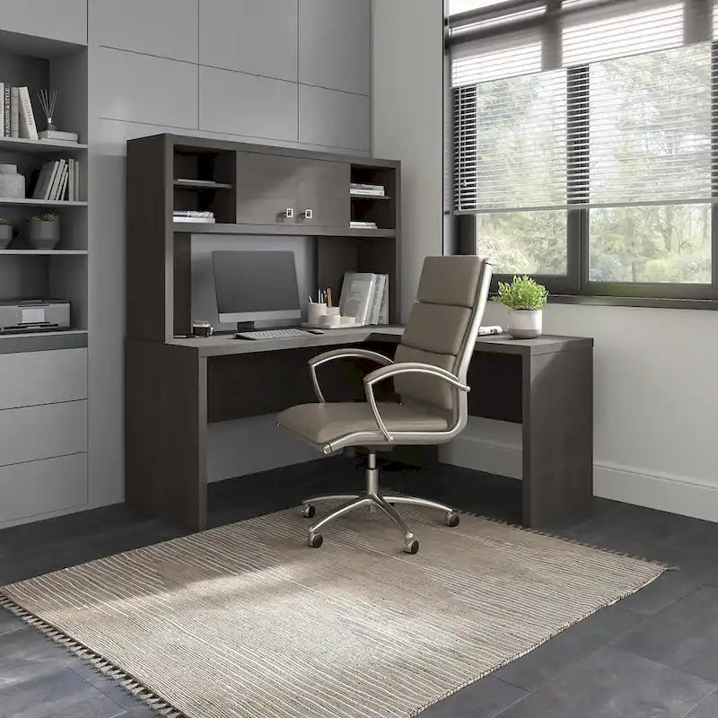 Bureau d'angle Echo avec huche par Bush Business Furniture