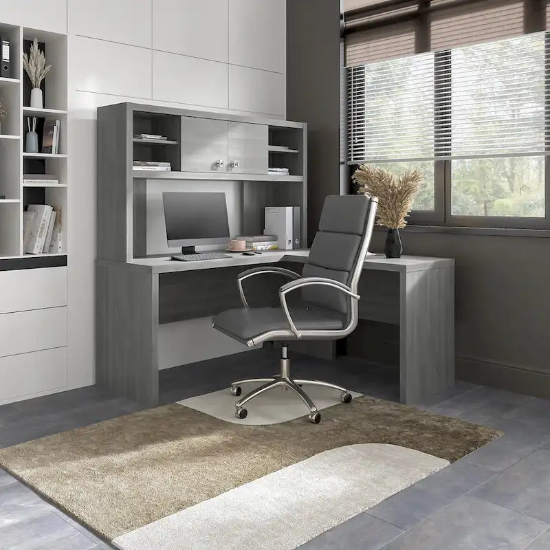 Bureau d'angle Echo avec huche par Bush Business Furniture