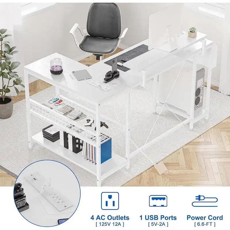 Petit bureau de gaming avec prises électriques