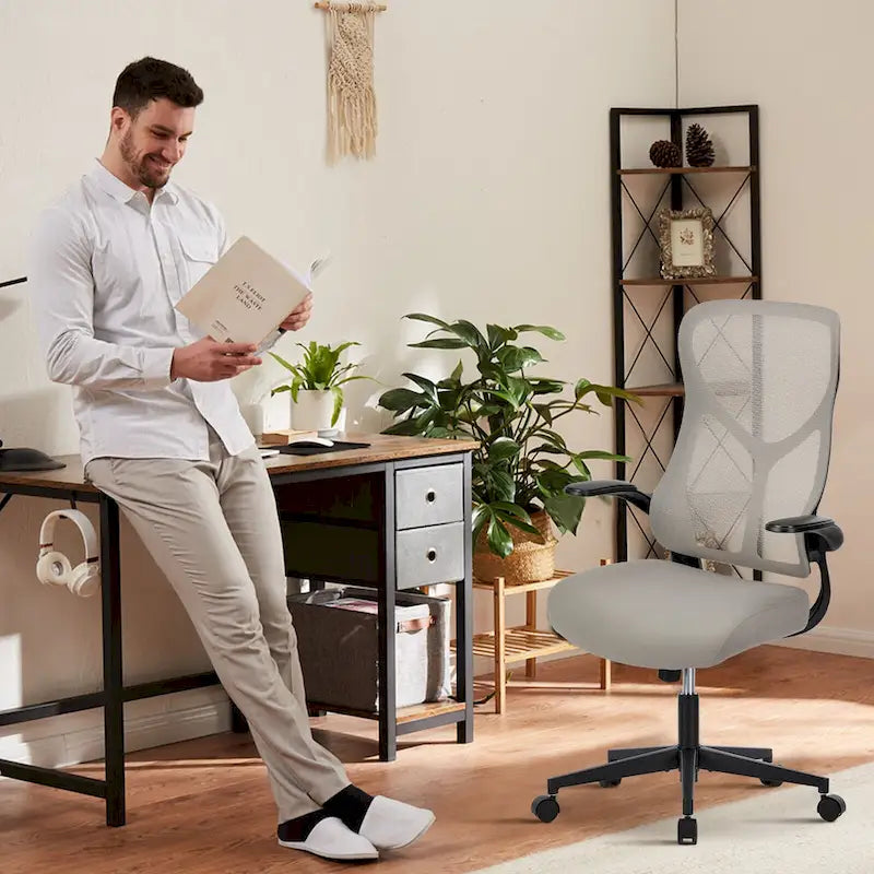 Fauteuil de bureau ergonomique confortable avec fonctions réglables pour un soutien et une détente optimaux.