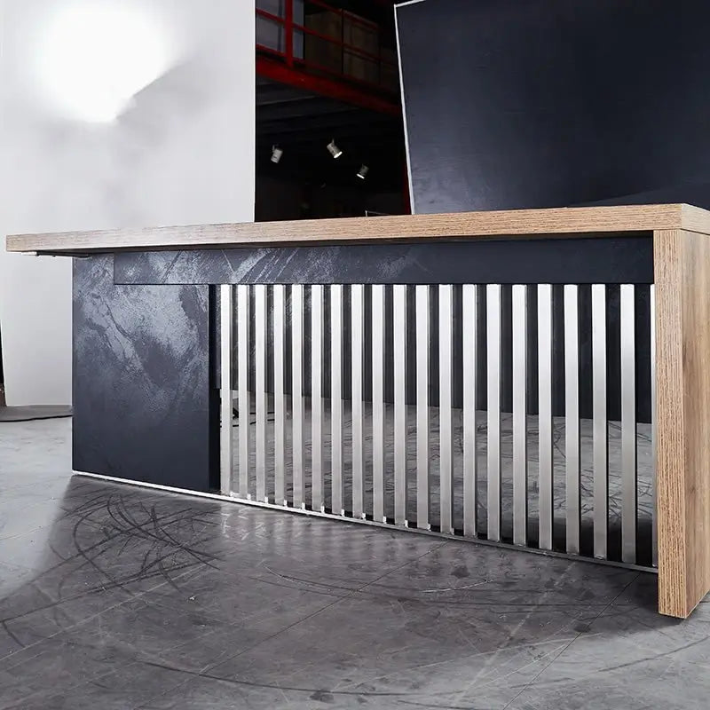 Bureau d'ordinateur de bureau de direction moderne pour le travail et l'écriture