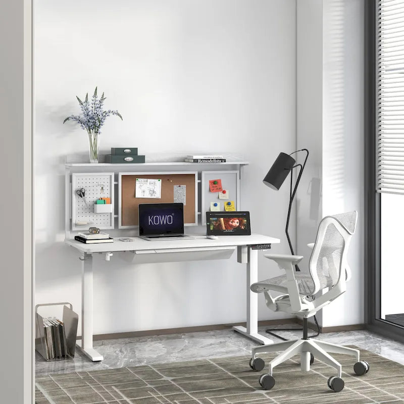 KOWO 55 Bureau électrique blanc réglable en hauteur avec tiroir et panneau arrière, poste de travail assis-debout pour bureau à domicile