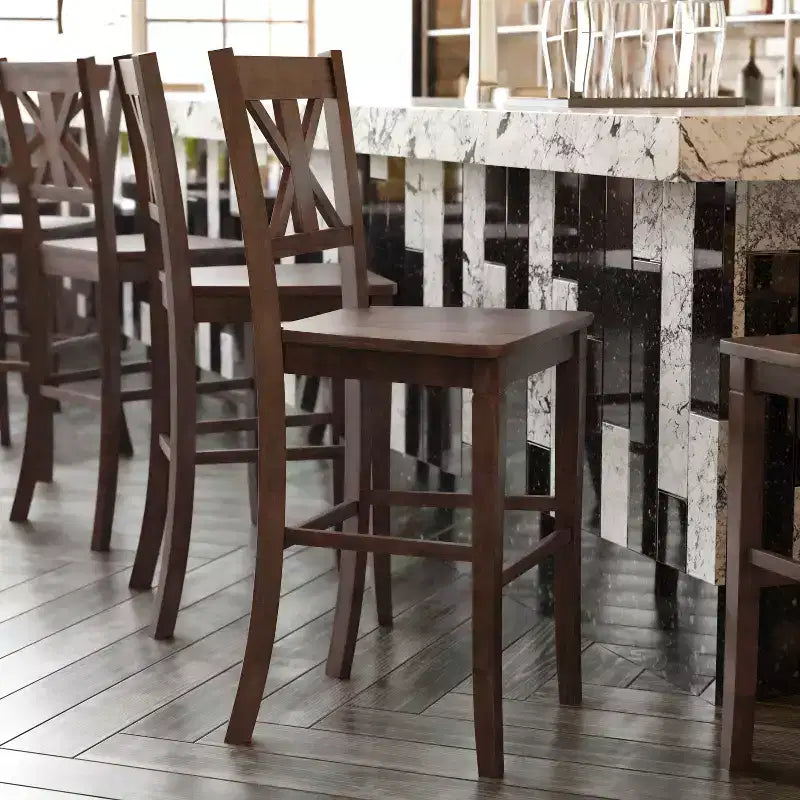 Tabouret de bar à hauteur de comptoir Gwendolyn de qualité commerciale en bois massif style ferme moderne