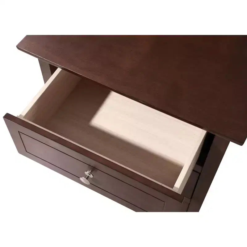 Table de chevet Daniel à 3 tiroirs (63,5 cm H x 48,26 cm L x 38,1 cm P)