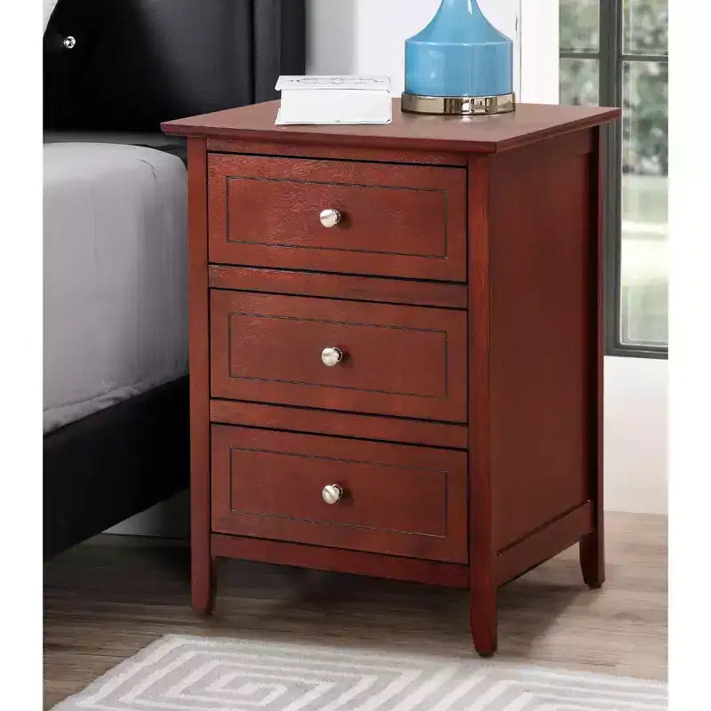 Table de chevet Daniel à 3 tiroirs (63,5 cm H x 48,26 cm L x 38,1 cm P)