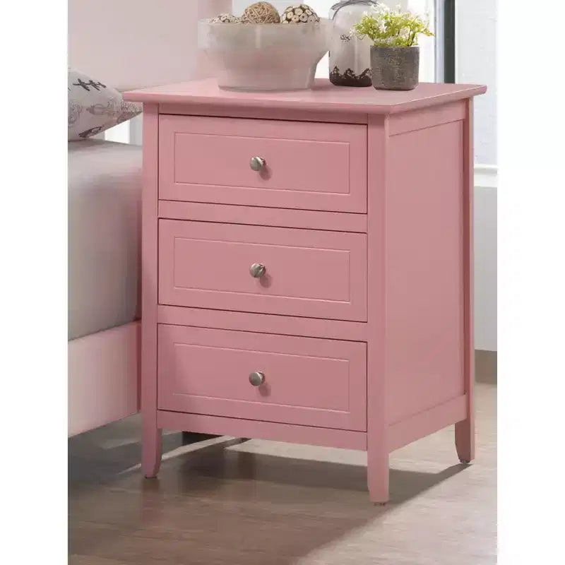 Table de chevet Daniel à 3 tiroirs (63,5 cm H x 48,26 cm L x 38,1 cm P)