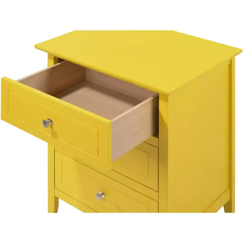 Table de chevet Daniel à 3 tiroirs (63,5 cm H x 48,26 cm L x 38,1 cm P)