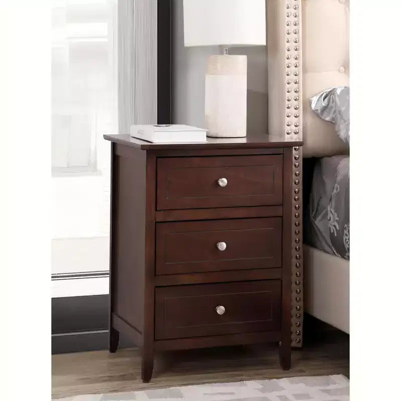 Table de chevet Daniel à 3 tiroirs (63,5 cm H x 48,26 cm L x 38,1 cm P)