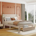 Lit plateforme tapissé en velours beige pleine grandeur avec grand tiroir