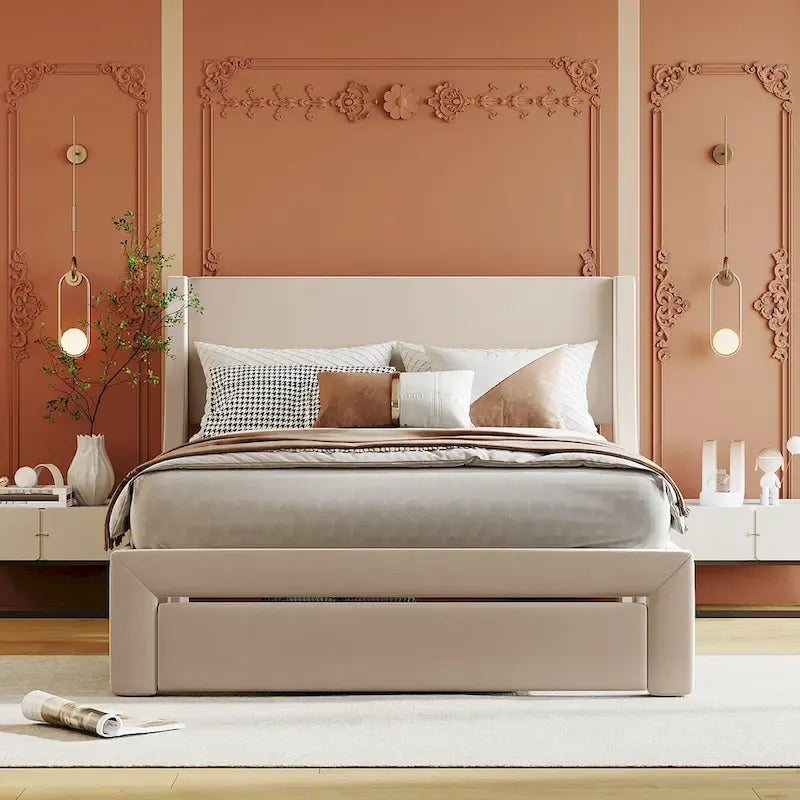 Lit plateforme tapissé en velours beige pleine grandeur avec grand tiroir
