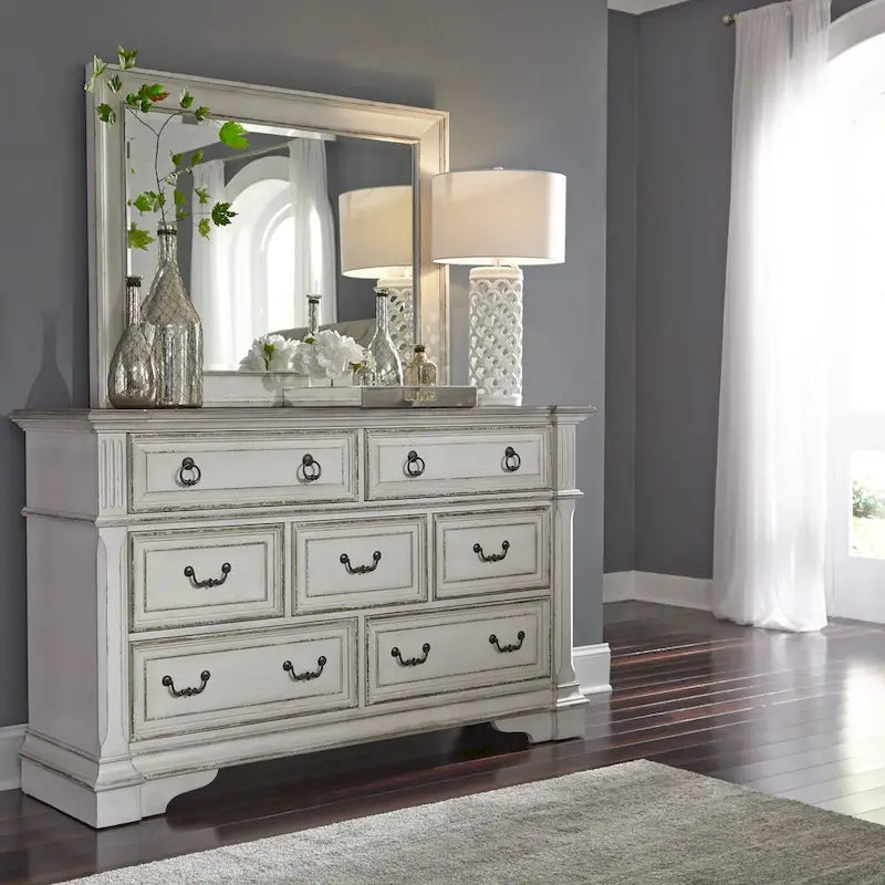 Commode 7 tiroirs The Gray Barn Abbey Park marron vieilli et blanc antique