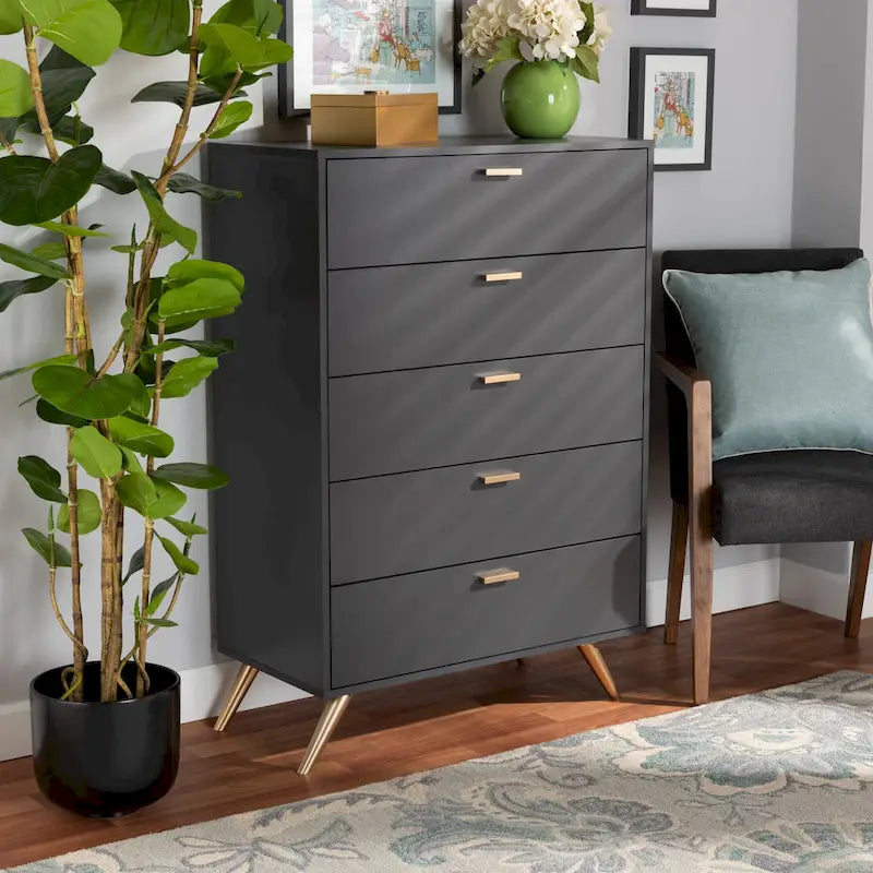 Commode à 5 tiroirs Kelson en bois gris foncé et doré