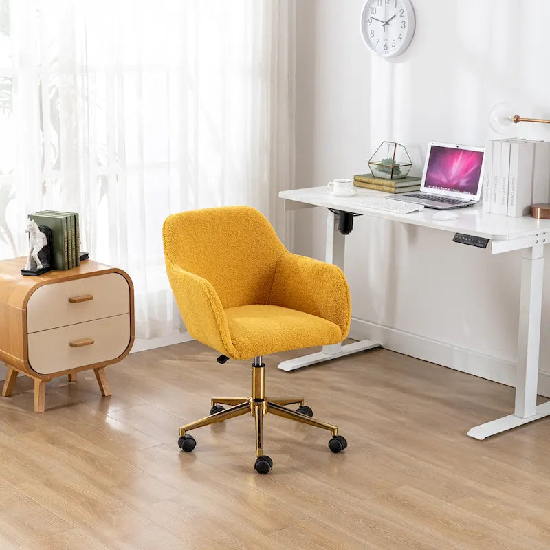 Chaise de bureau moderne avec pieds en métal doré et roulettes universelles