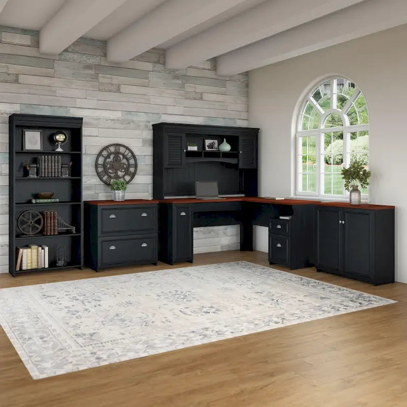 Bureau 60W Fairview avec huche et ensemble de rangement par Bush Furniture