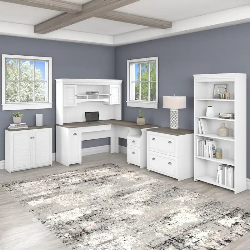 Bureau 60W Fairview avec huche et ensemble de rangement par Bush Furniture