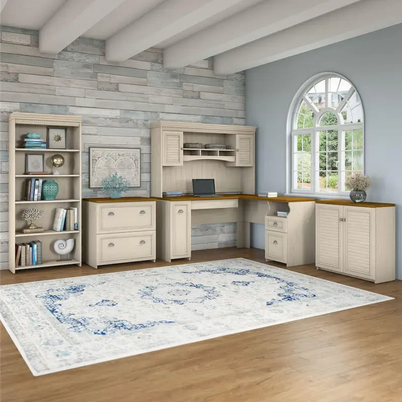 Bureau 60W Fairview avec huche et ensemble de rangement par Bush Furniture