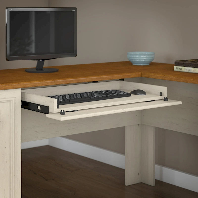 Bureau 60W Fairview avec huche et ensemble de rangement par Bush Furniture