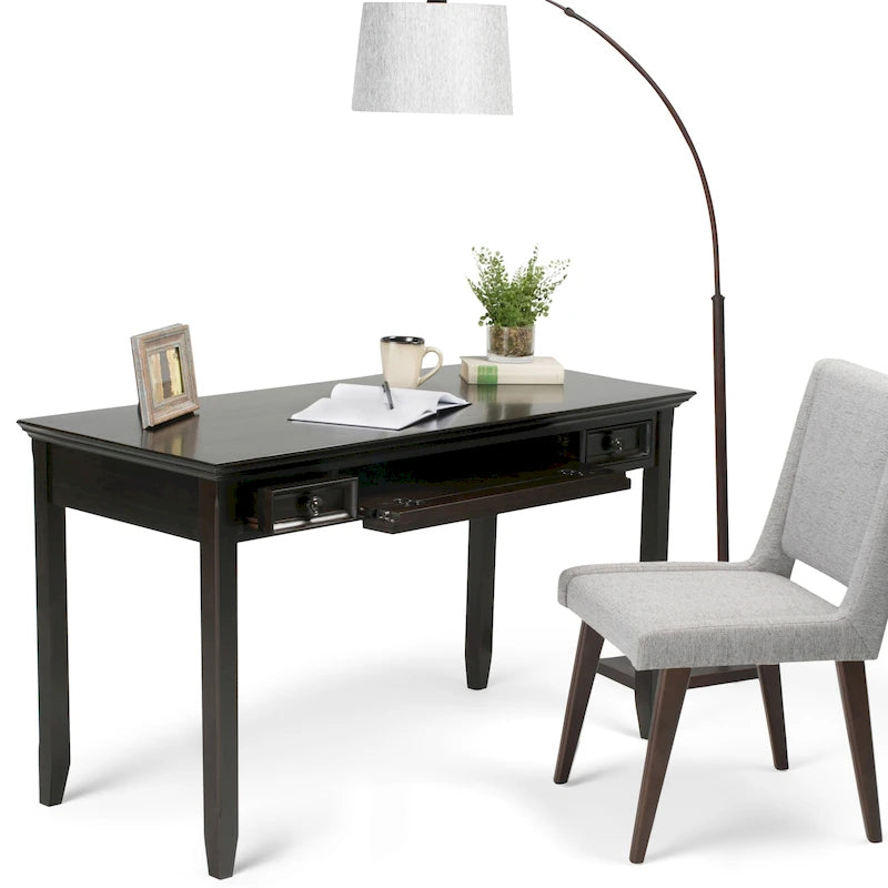 WYNDENHALL Halifax Bureau TRANSITIONNEL en BOIS MASSIF 54 po de large en Noyer Hickory