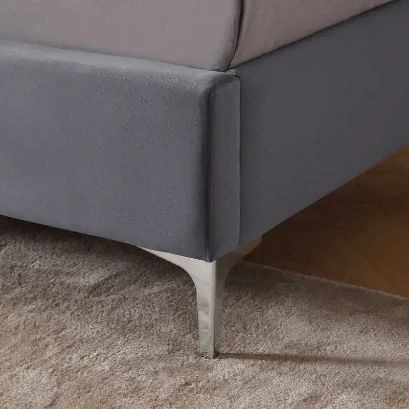 Cadre de lit plateforme Morden Fort King Size en velours rembourré avec pieds en métal de 15 cm