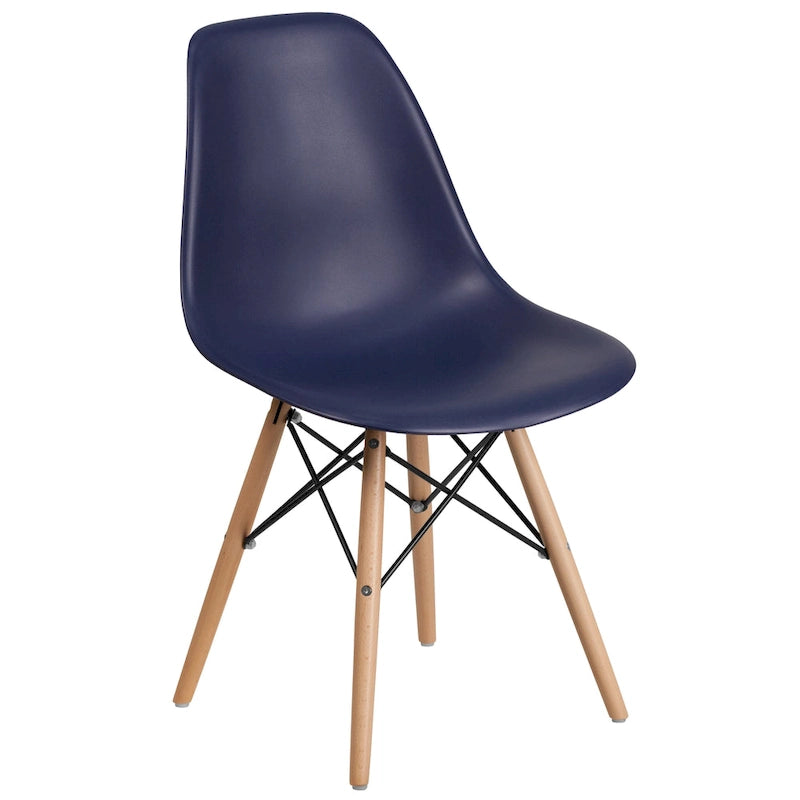 Chaise en plastique avec pieds en bois