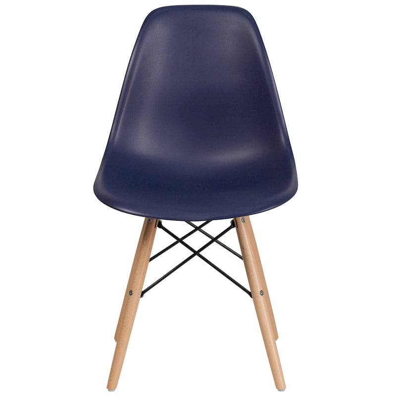 Chaise en plastique avec pieds en bois
