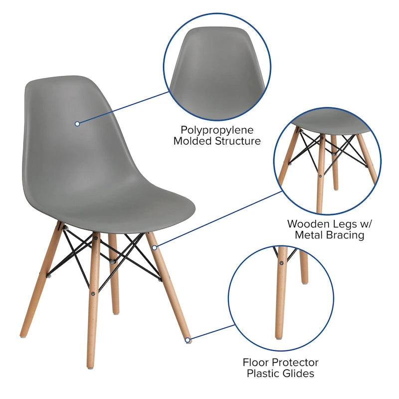 Chaise en plastique avec pieds en bois