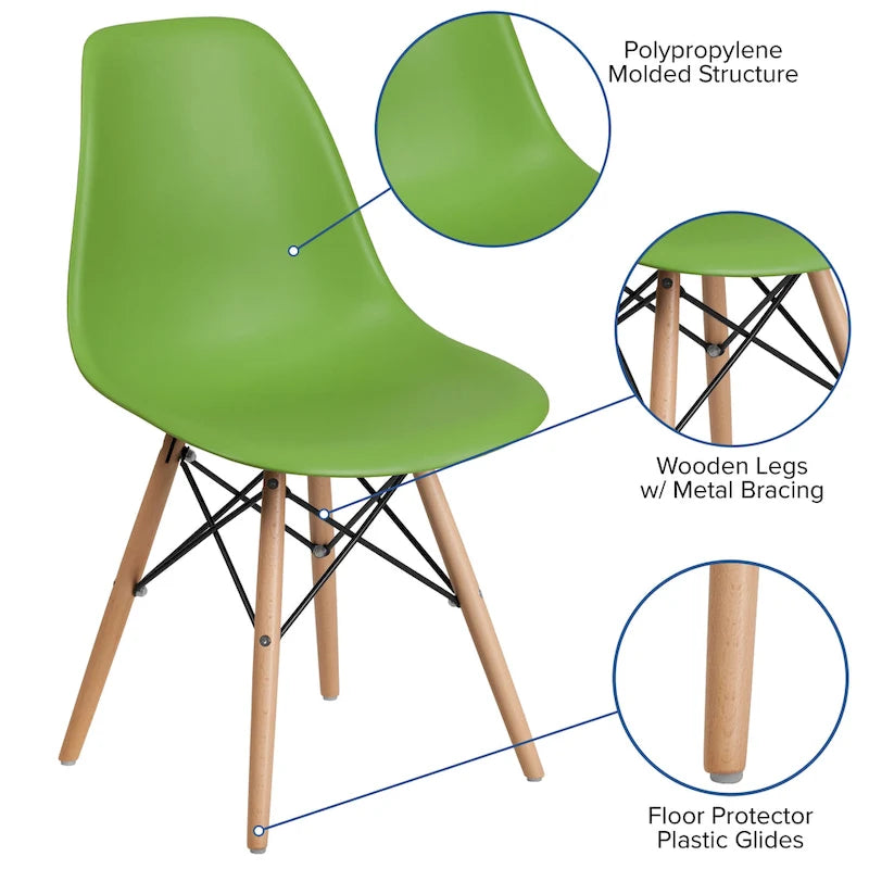 Chaise en plastique avec pieds en bois