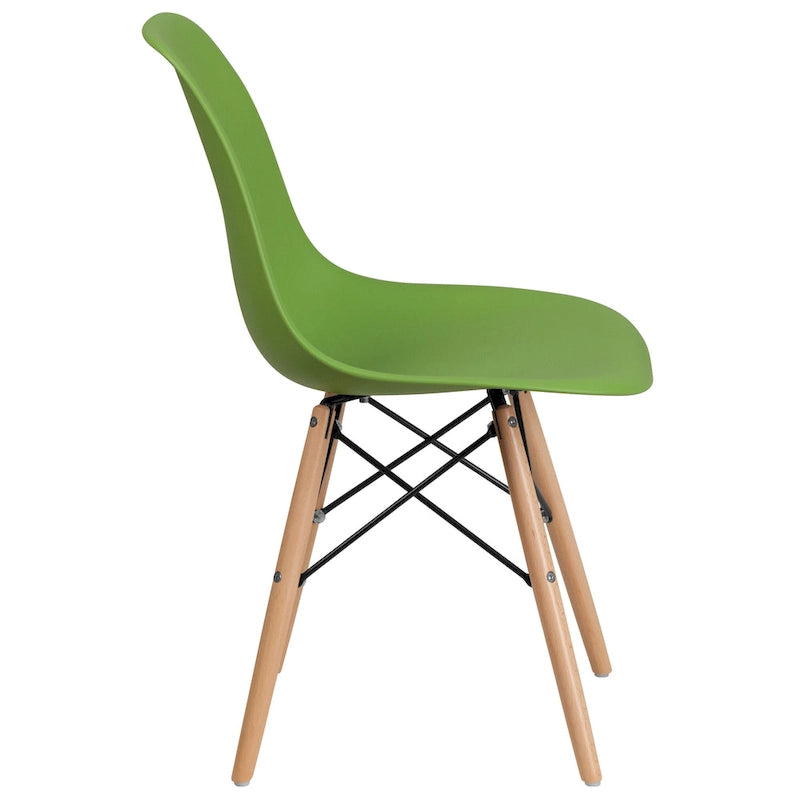 Chaise en plastique avec pieds en bois