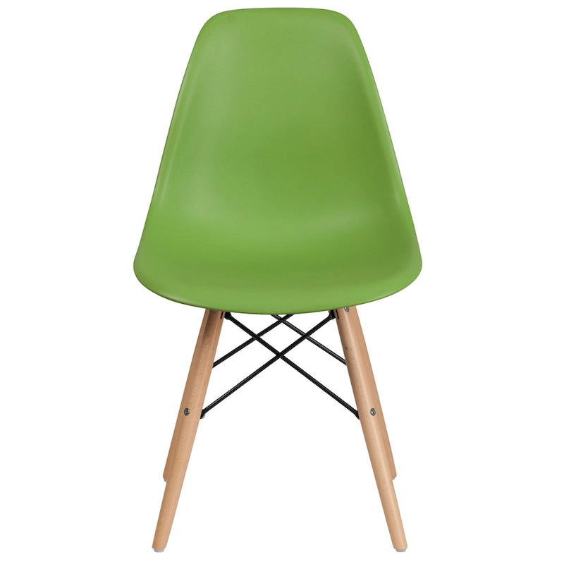 Chaise en plastique avec pieds en bois