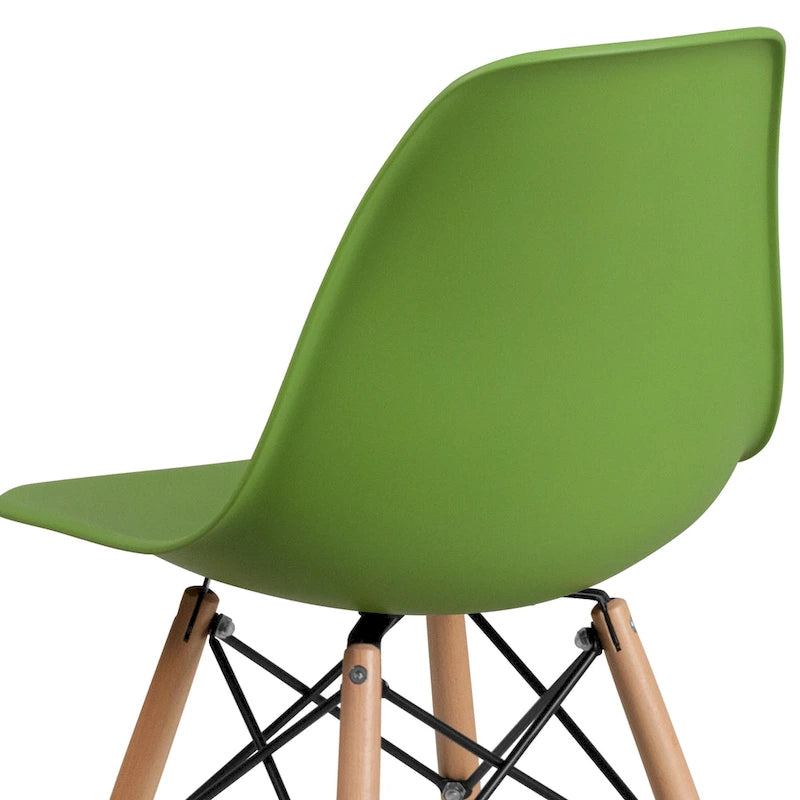 Chaise en plastique avec pieds en bois