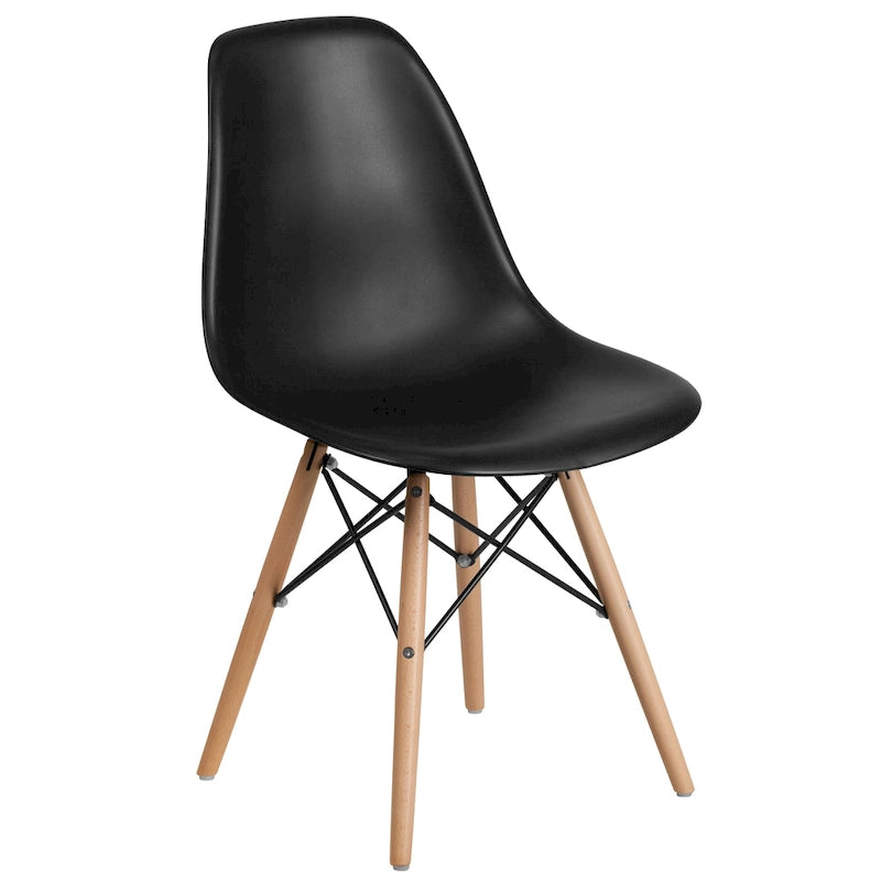 Chaise en plastique avec pieds en bois
