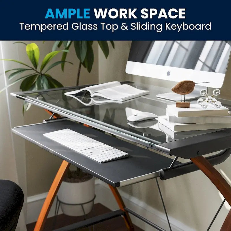 Bureau d'ordinateur moderne avec plateau en verre et tablette coulissante pour clavier