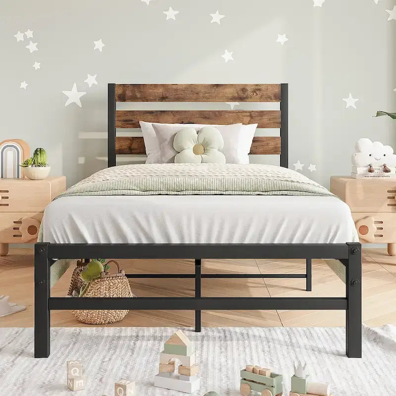 Lit plateforme avec tête de lit rustique en bois vintage
