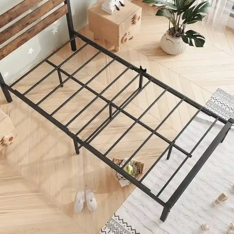 Lit plateforme avec tête de lit rustique en bois vintage