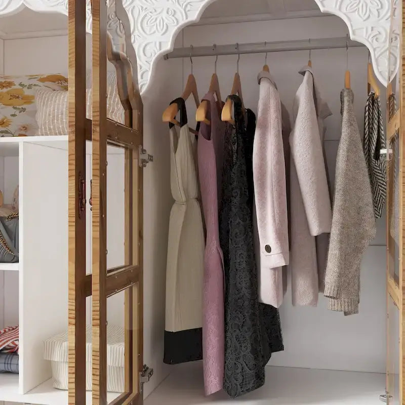 Ensemble double armoire Grand Dressing d'inspiration vintage avec accents métalliques