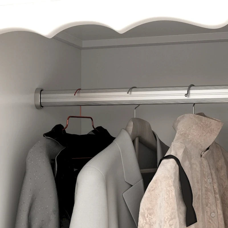 Ensemble double armoire Grand Dressing d'inspiration vintage avec accents métalliques