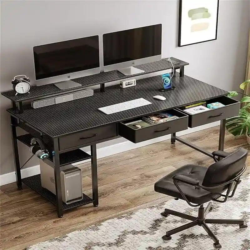 Bureau d'ordinateur avec prise intégrée