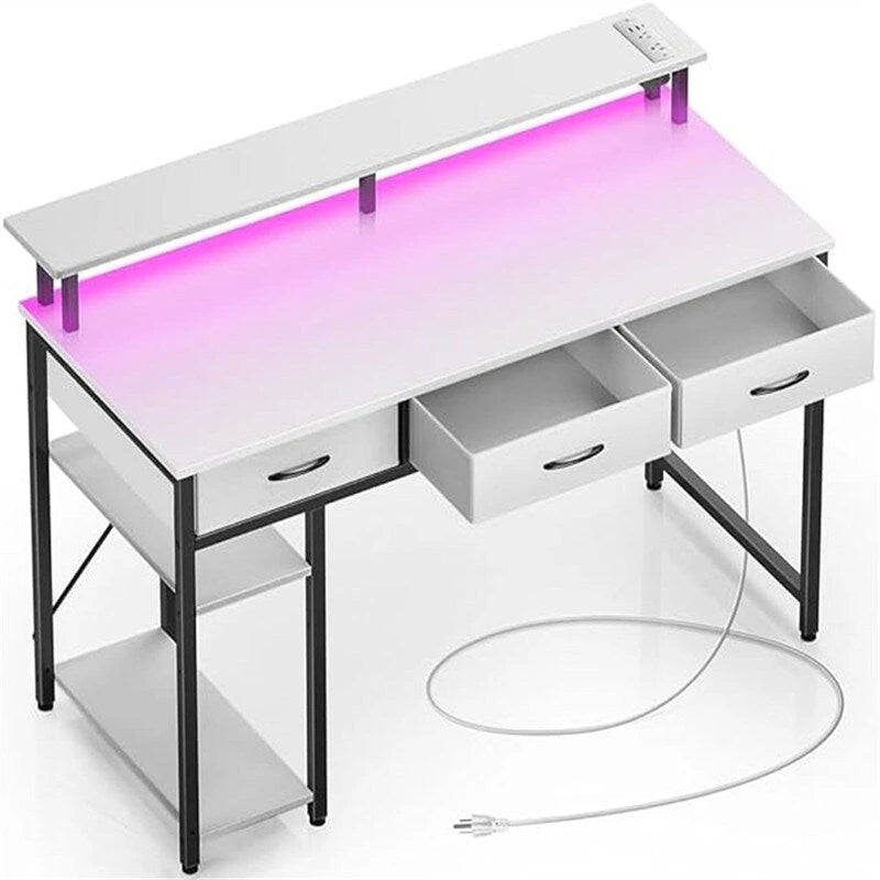 Bureau d'ordinateur avec prise intégrée