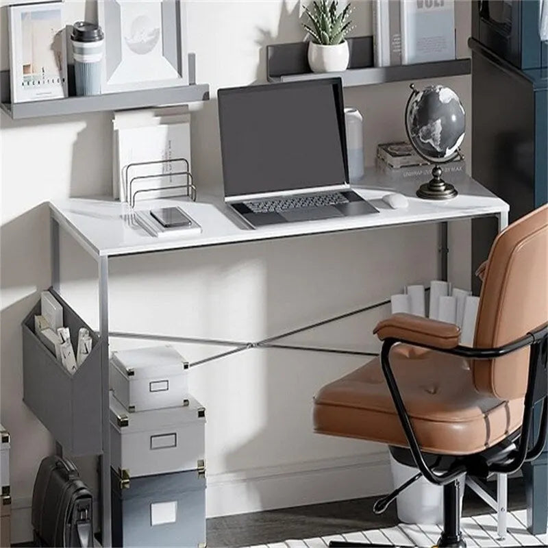 Bureau à domicile avec prise de courant
