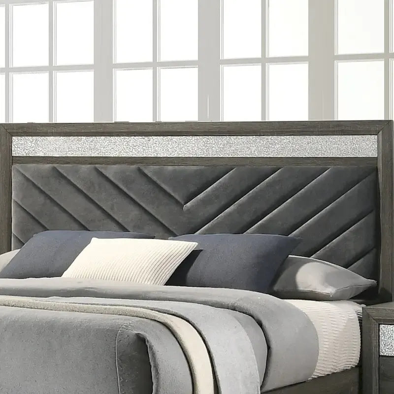 Lit plateforme moderne gris avec rangement Heinisk de Furniture of America, avec tête et pied de lit à motifs chevrons et tiroirs