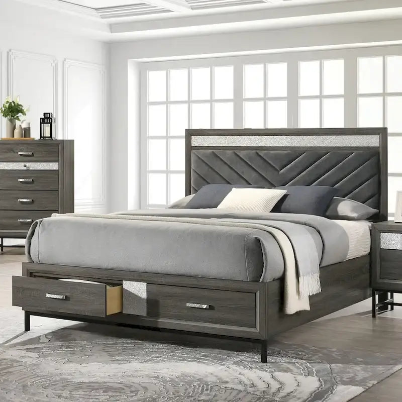 Lit plateforme moderne gris avec rangement Heinisk de Furniture of America, avec tête et pied de lit à motifs chevrons et tiroirs