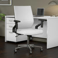 Fauteuil de bureau en cuir à dossier mi-haut Cabot de Bush Furniture