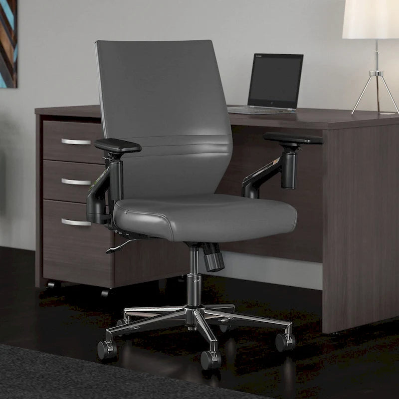 Fauteuil de bureau en cuir à dossier mi-haut Cabot de Bush Furniture