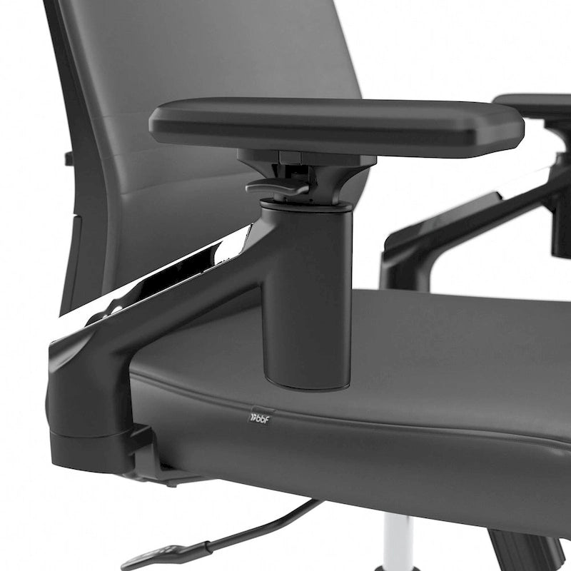 Fauteuil de bureau en cuir à dossier mi-haut Cabot de Bush Furniture