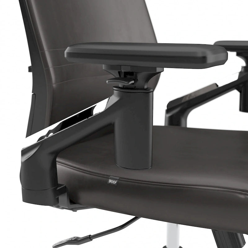 Fauteuil de bureau en cuir à dossier mi-haut Cabot de Bush Furniture